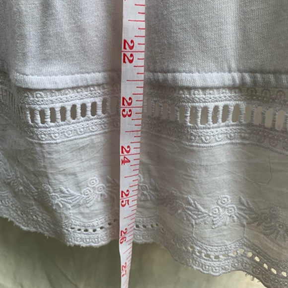 Soya Concepts white sleeveless Modal t-shirt with detailed bottom - Size M - Picture 8 of 10